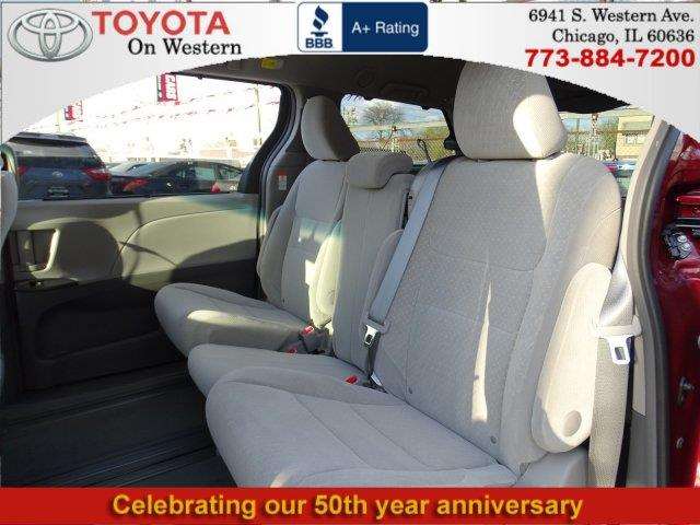 Toyota Sienna 2017 photo 10